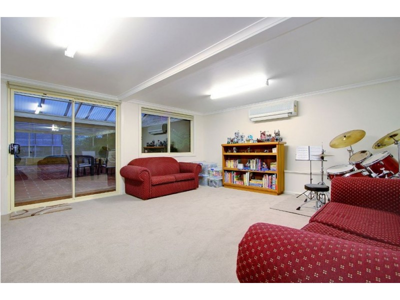 21 Wensleydale  Drive, Mornington VIC 3931