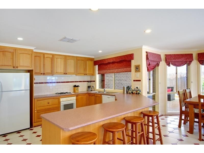 16 Netherclift Court, Mornington VIC 3931