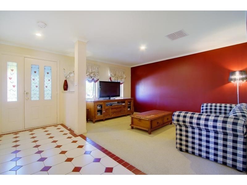 16 Netherclift Court, Mornington VIC 3931