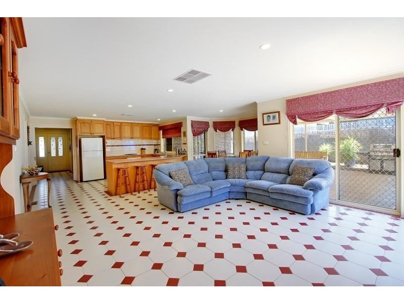 16 Netherclift Court, Mornington VIC 3931