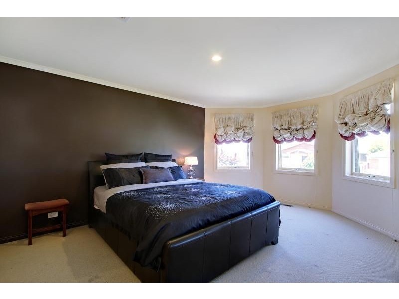 16 Netherclift Court, Mornington VIC 3931