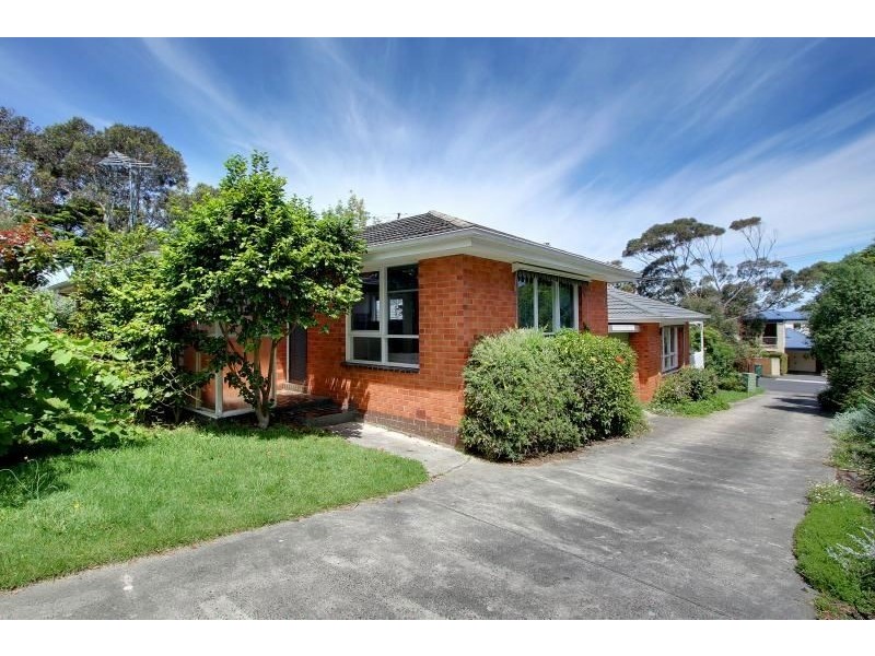 2/24 Bath Street, Mornington VIC 3931
