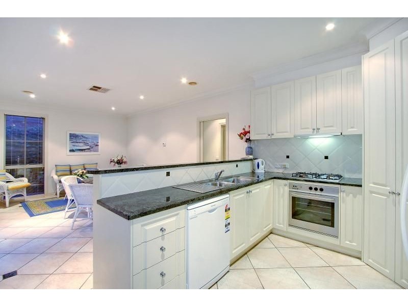 2/8 Balcombe Street, Mornington VIC 3931