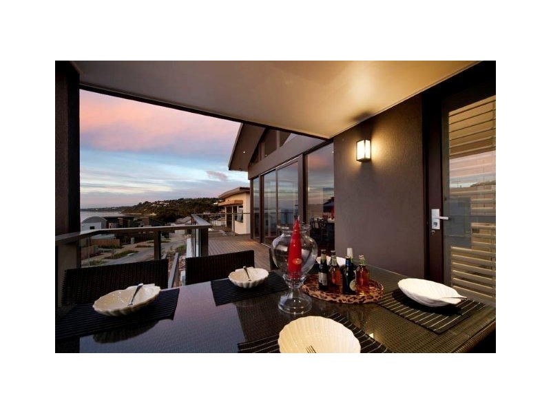 10 Mills Beach Close, Mornington VIC 3931