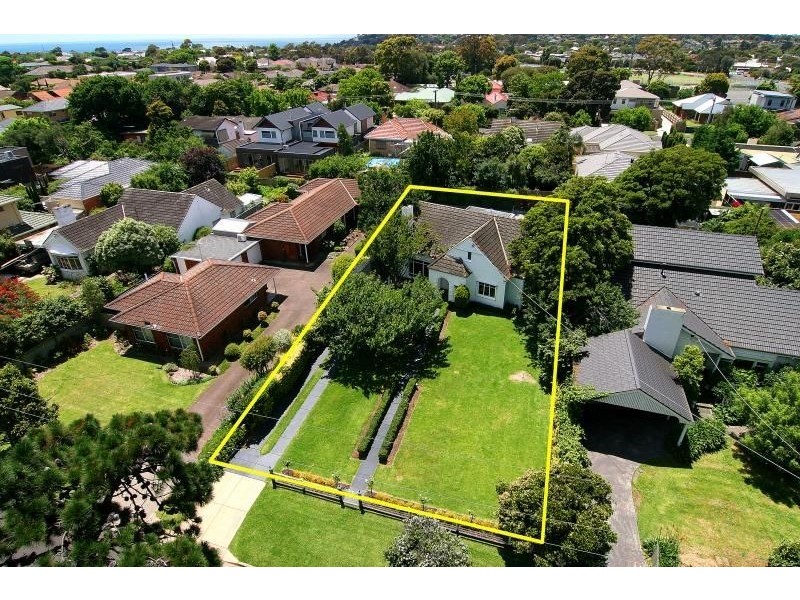 15 Alexander Avenue, Mornington VIC 3931