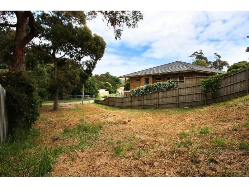 18 Marchington Avenue, Mornington VIC 3931