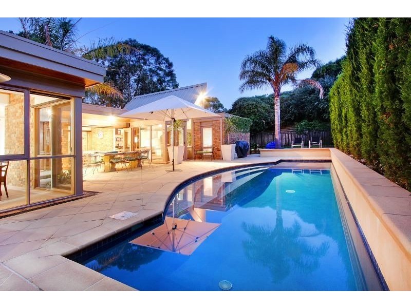 10 Rowsley Road, Mount Eliza VIC 3930