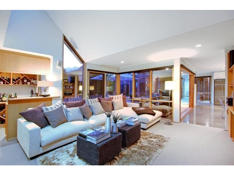 10 Rowsley Road, Mount Eliza VIC 3930