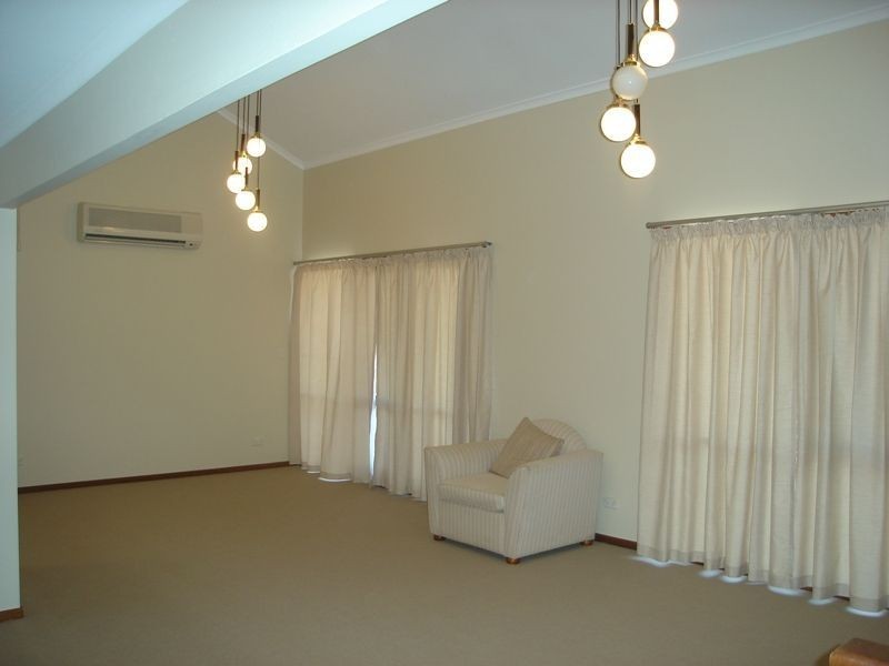 19 Cambridge Road, Mount Martha VIC 3934