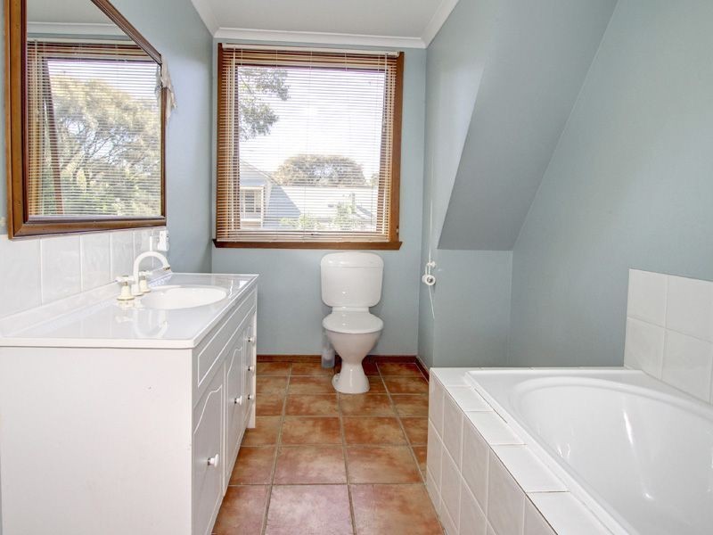 8 Asquith Avenue, Mount Martha VIC 3934