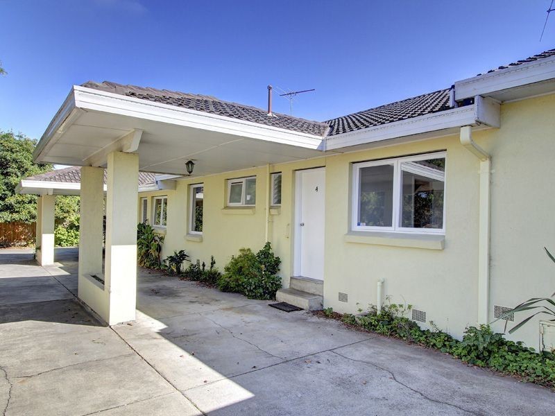 4/2 Beach Gve, Mornington VIC 3931