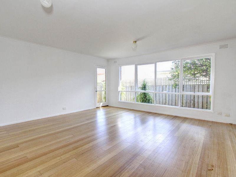 4/2 Beach Gve, Mornington VIC 3931