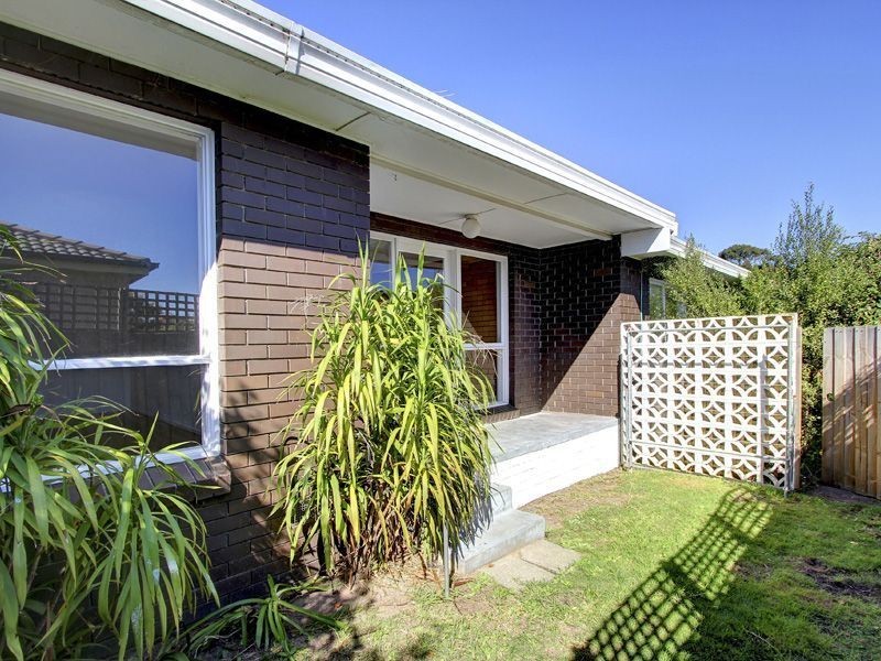 4/2 Beach Gve, Mornington VIC 3931