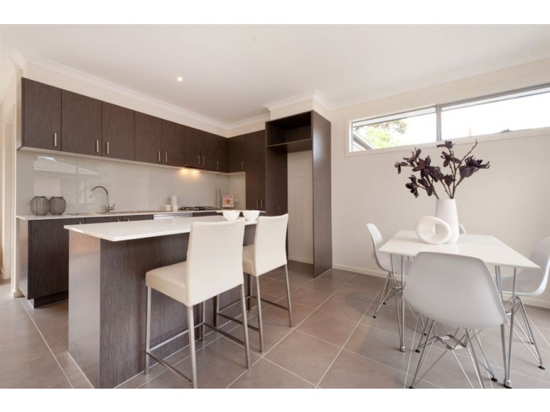 4/37 Van Ness Ave, Mornington VIC 3931