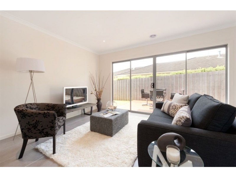 4/37 Van Ness Ave, Mornington VIC 3931
