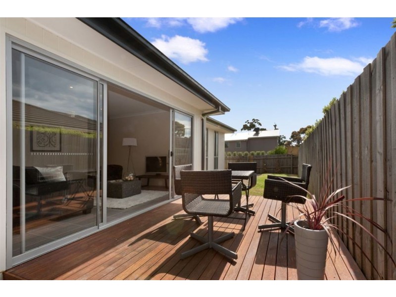 4/37 Van Ness Ave, Mornington VIC 3931