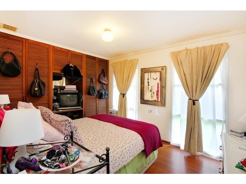 64 Robertson Drive, Mornington VIC 3931