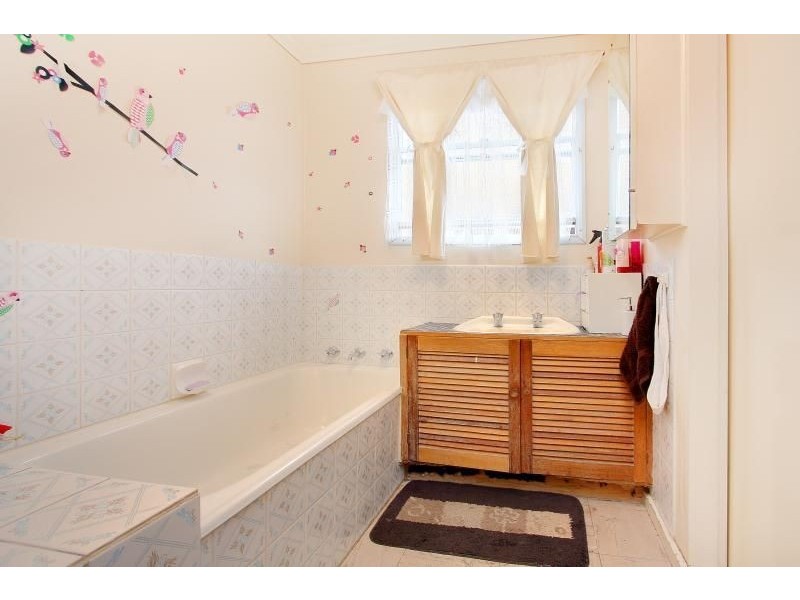 64 Robertson Drive, Mornington VIC 3931