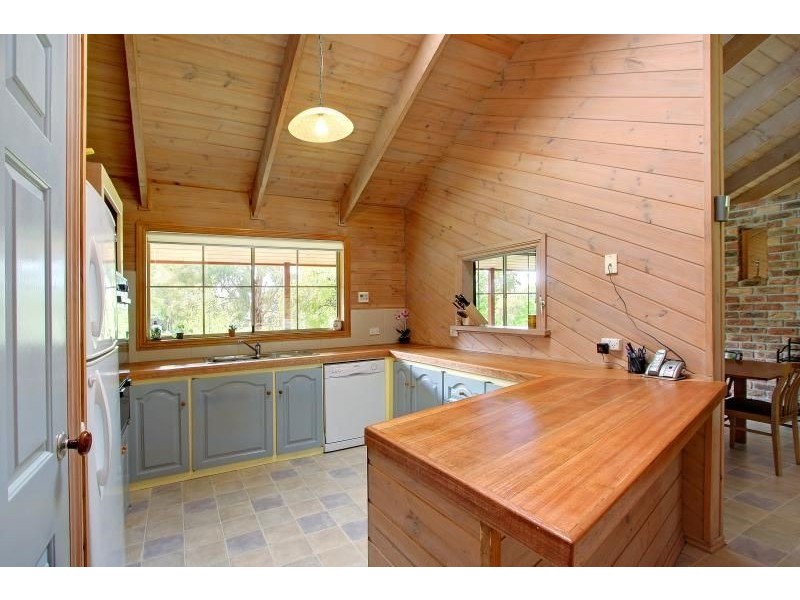 18 Compass Court, Somerville VIC 3912