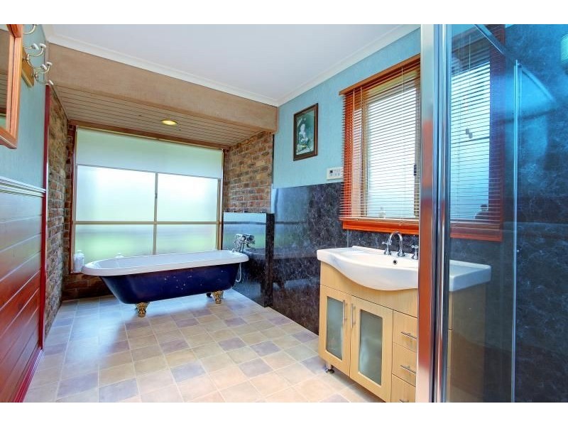 18 Compass Court, Somerville VIC 3912