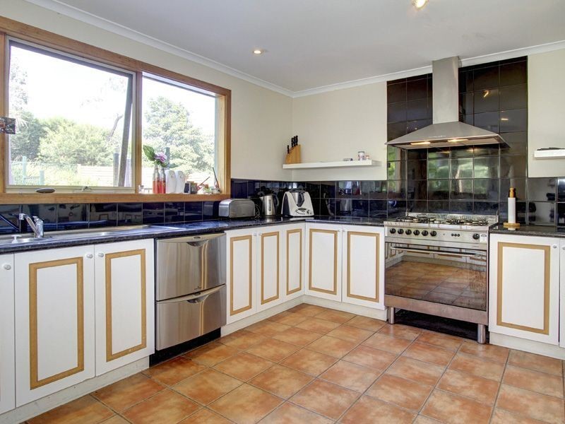 8 Asquith Ave, Mount Martha VIC 3934