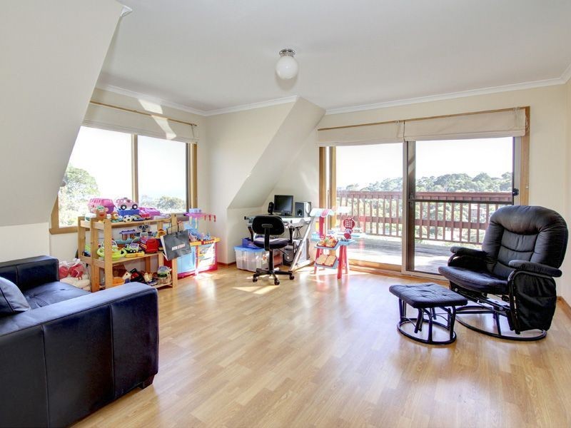 8 Asquith Ave, Mount Martha VIC 3934