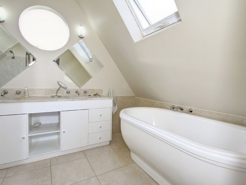 8 Asquith Ave, Mount Martha VIC 3934