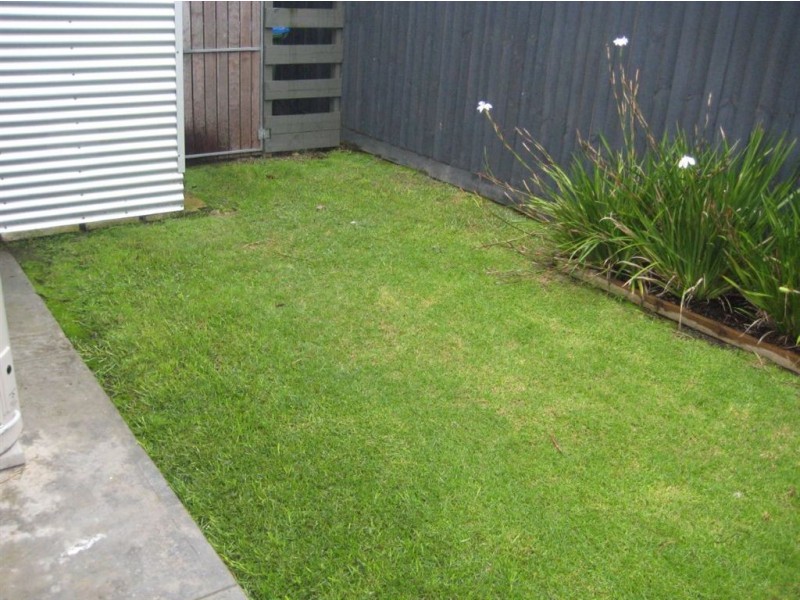 2/13 Seaview Ave, Mornington VIC 3931