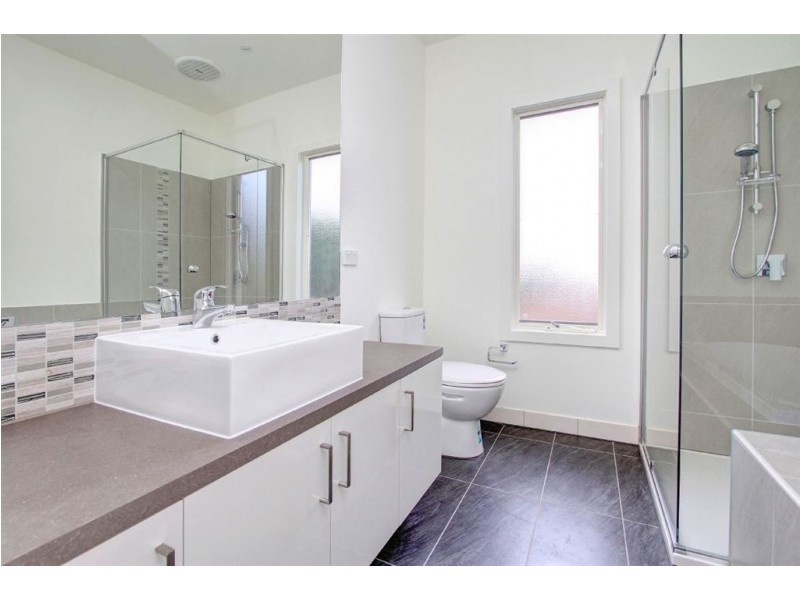 1 & 2//20 Wellington Street, Mornington VIC 3931