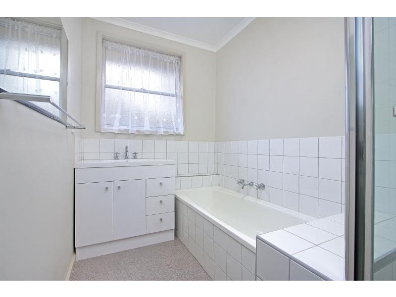 102 Robertson Drive, Mornington VIC 3931