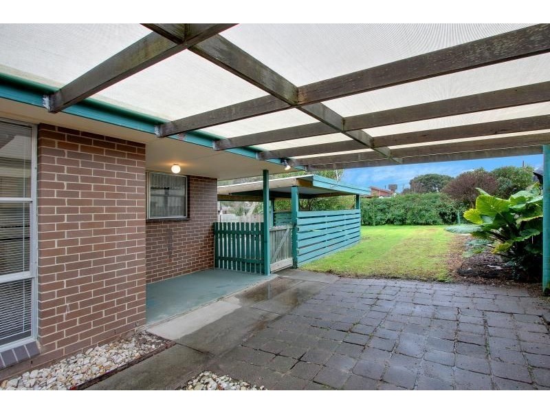102 Robertson Drive, Mornington VIC 3931