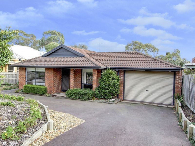 10 Summerhill Cres, Mount Eliza VIC 3930