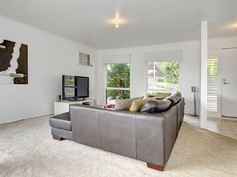 10 Summerhill Cres, Mount Eliza VIC 3930