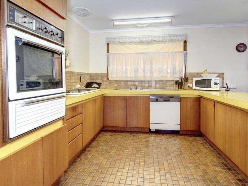 16 Weber Drive, Mornington VIC 3931