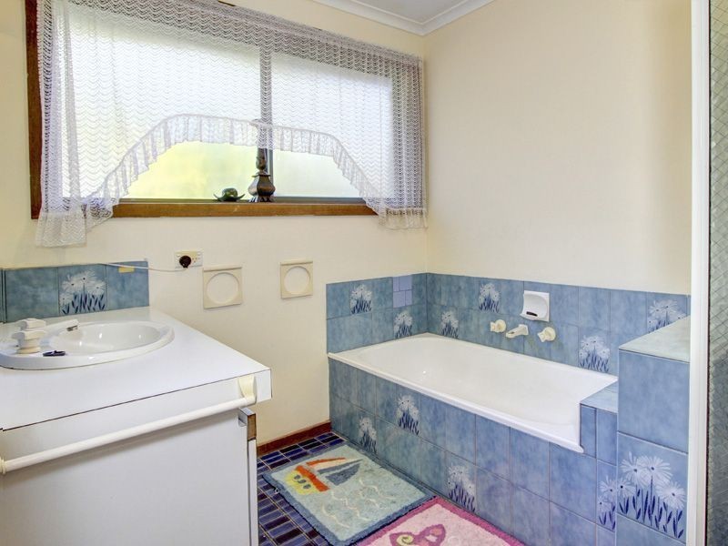 16 Weber Drive, Mornington VIC 3931