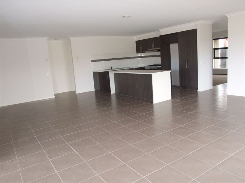 8 Sefton Grange, Mount Martha VIC 3934