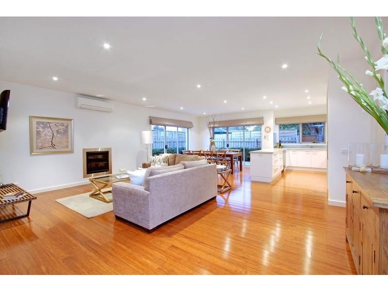 2/19 Turnbull Street, Mornington VIC 3931