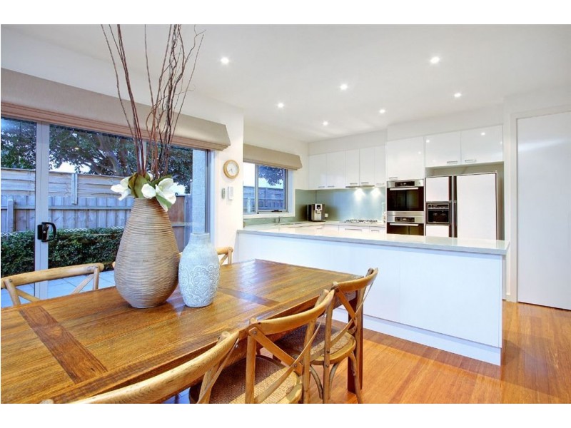 2/19 Turnbull Street, Mornington VIC 3931