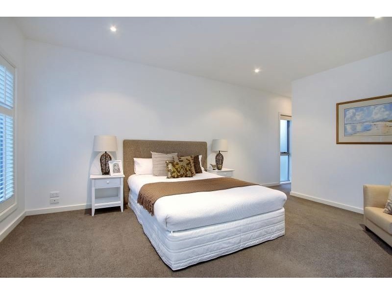 2/19 Turnbull Street, Mornington VIC 3931