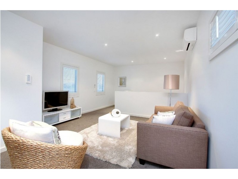 2/19 Turnbull Street, Mornington VIC 3931