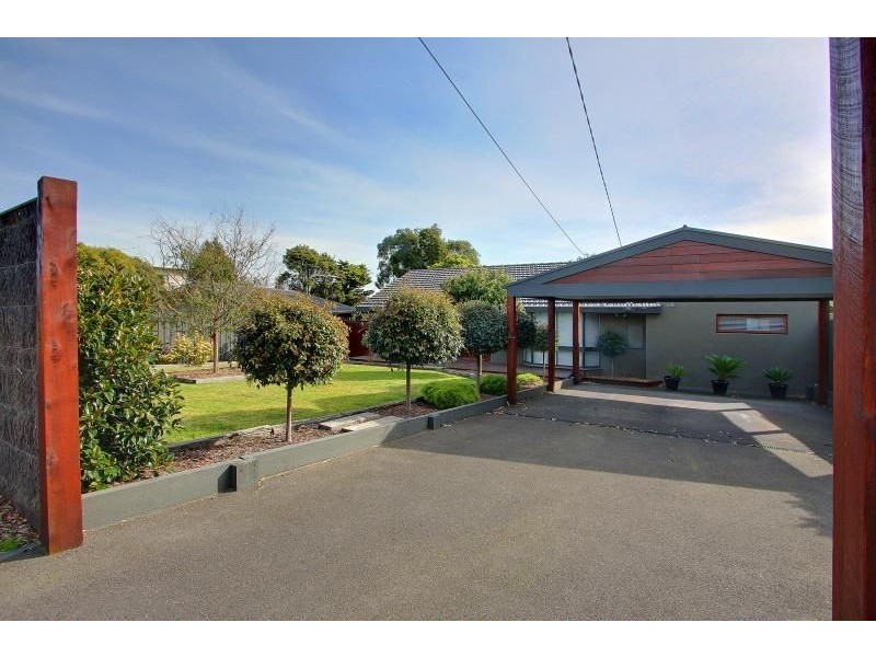 13 Pender Ave, Mornington VIC 3931