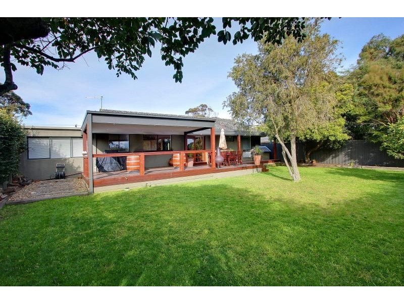 13 Pender Ave, Mornington VIC 3931