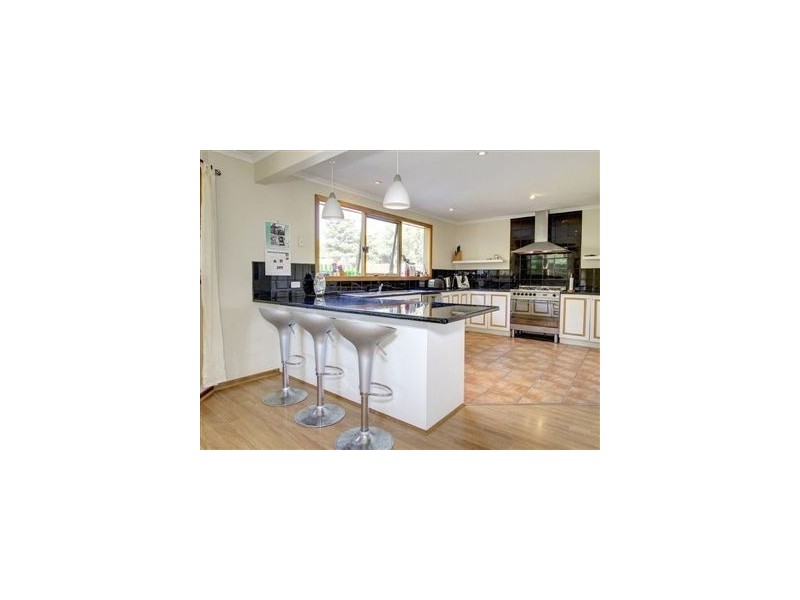 8 Asquith Avenue, Mount Martha VIC 3934