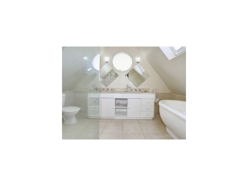 8 Asquith Avenue, Mount Martha VIC 3934