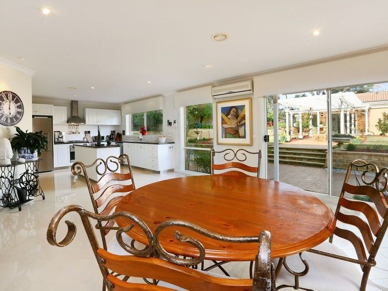 10 Barnett Way, Mount Martha VIC 3934