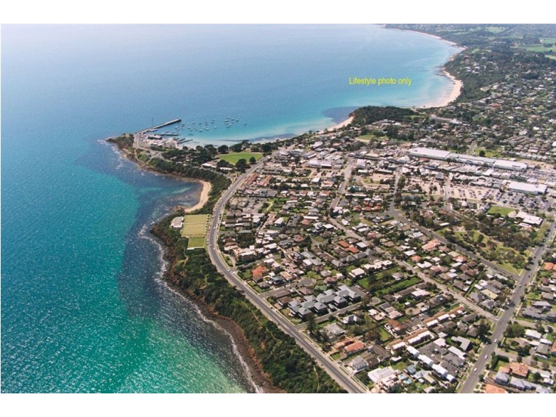 13 Hampden Street, Mornington VIC 3931