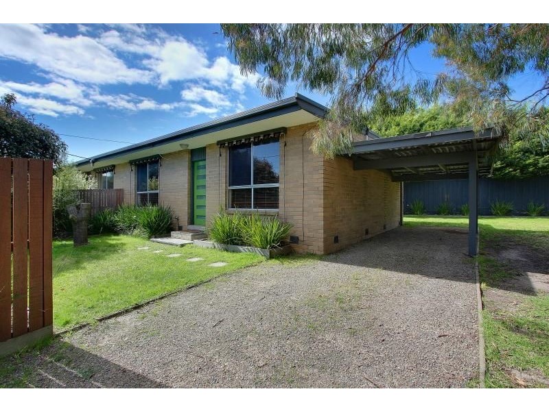 1/13 Seaview Avenue, Mornington VIC 3931