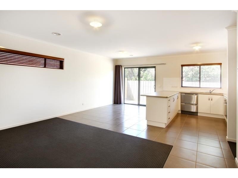 8/60 Green Island Ave, Mount Martha VIC 3934