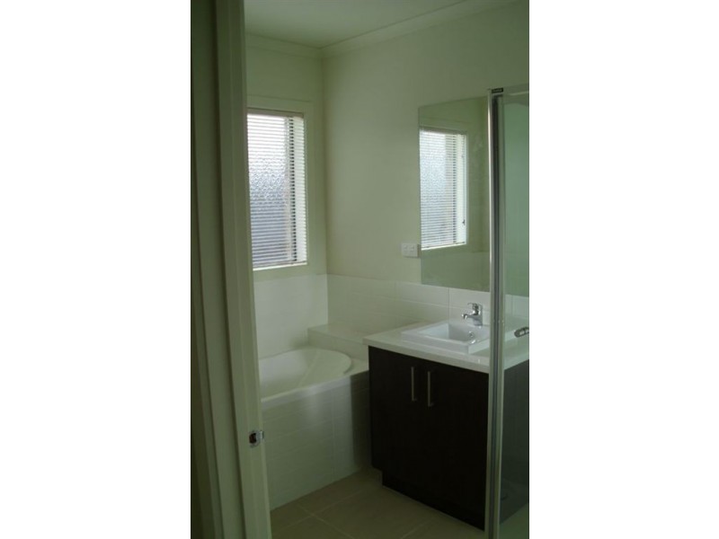 2/22a Green Island Ave, Mount Martha VIC 3934