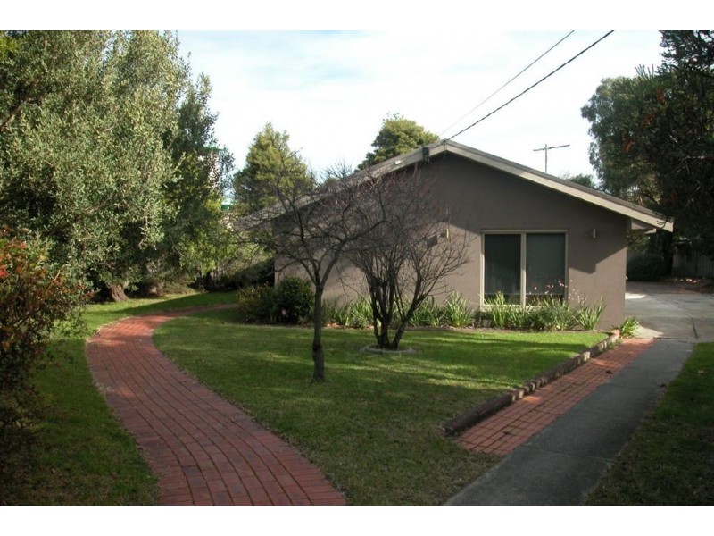 11 Pender Ave, Mornington VIC 3931